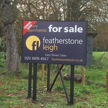 Featherstone Leigh V board on legs size 6Ft x 4Ft fitted in Twickenham